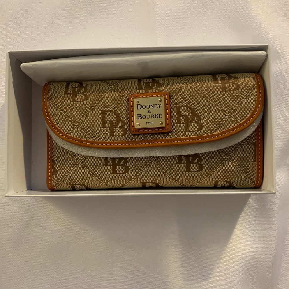 Dooney & Bourke wallet NWT